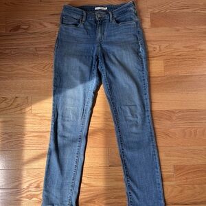 Levi's Women's Skinny Jeans in Medium Blue Wash